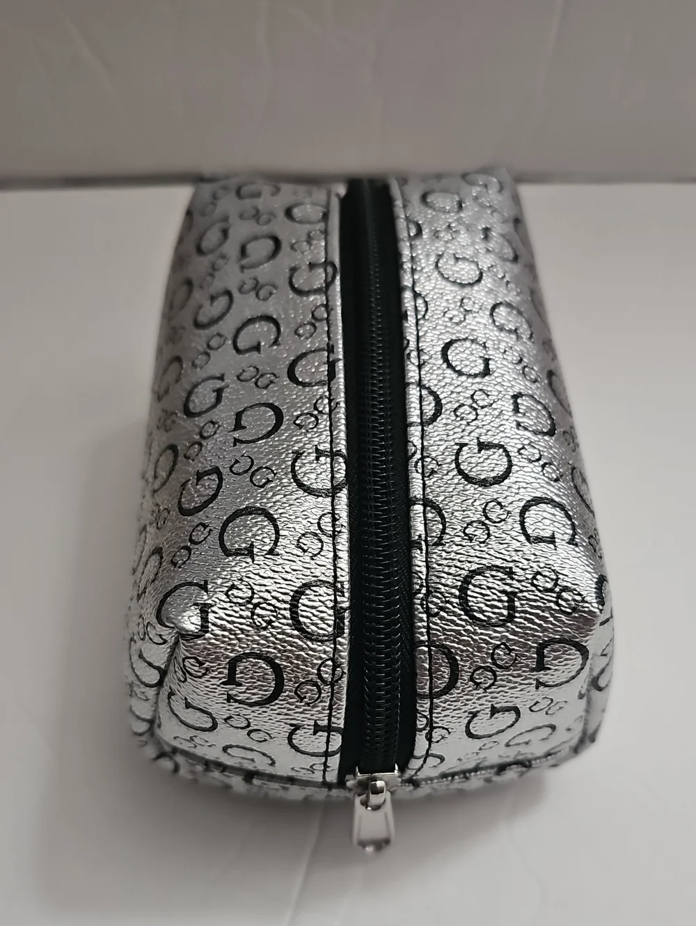 Guess Silver Logo-Print Cosmetic Pouch